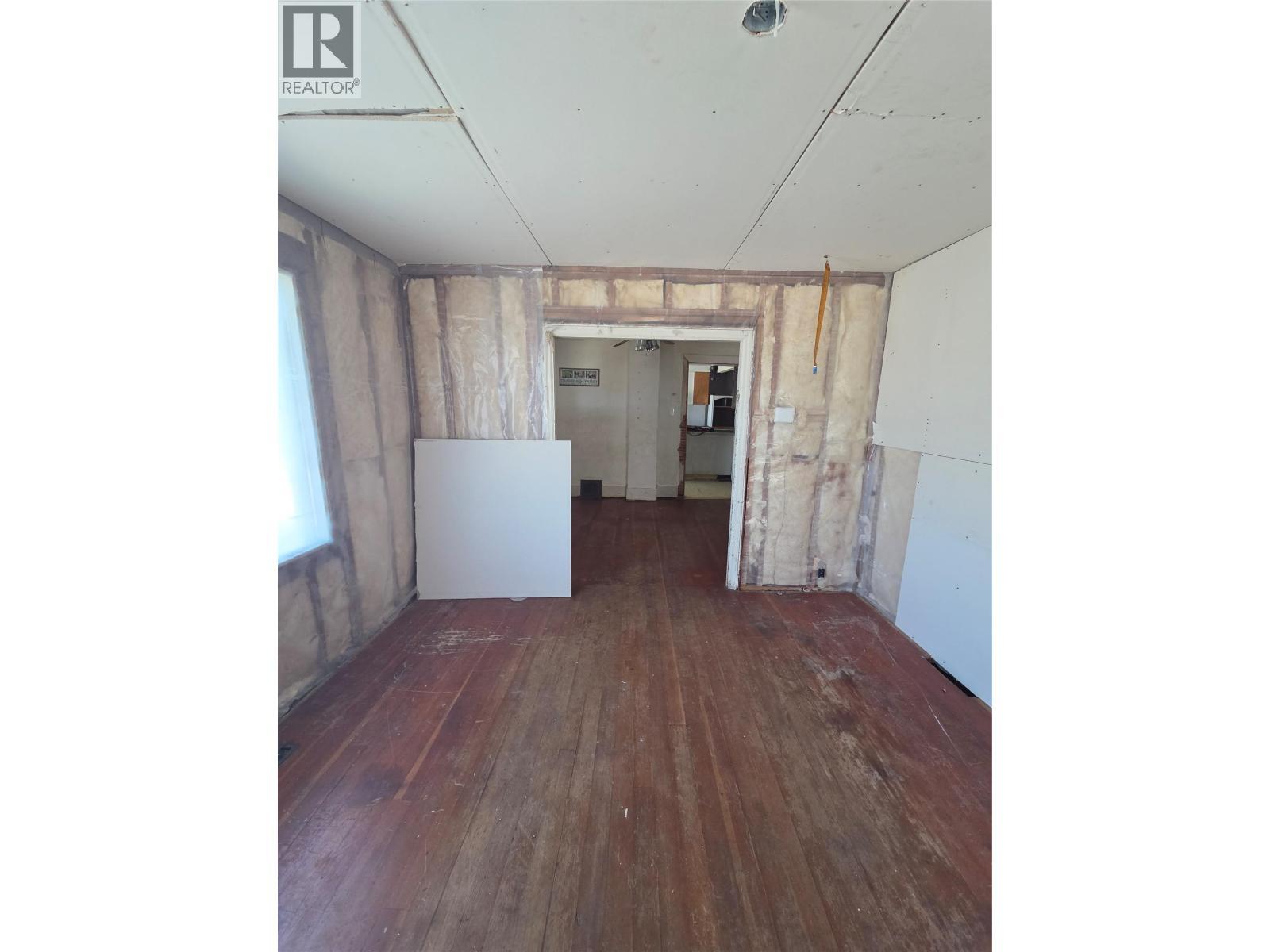 304 Mcanally Street, Trail, BC - Indoor