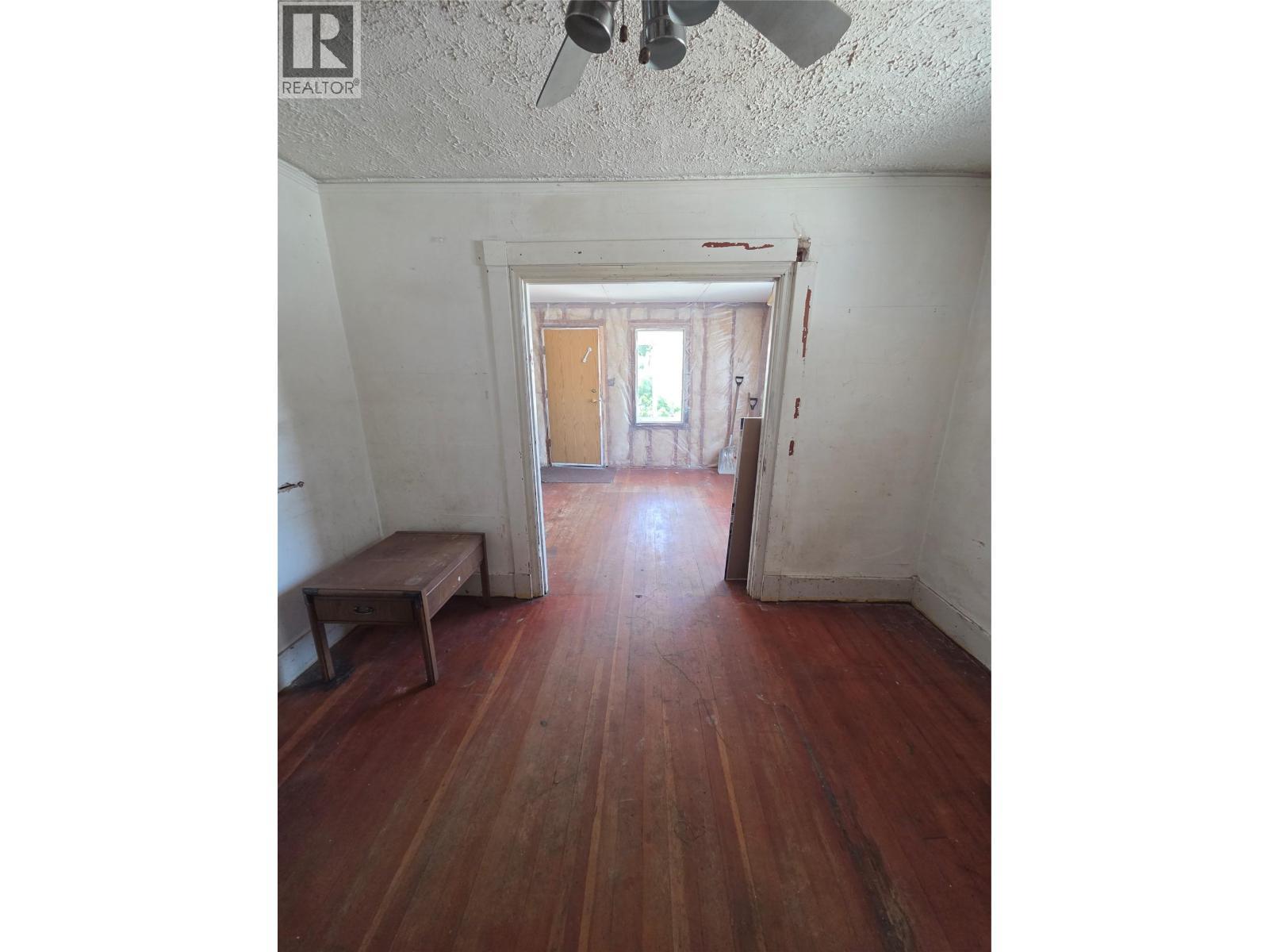 304 Mcanally Street, Trail, BC - Indoor Photo Showing Other Room