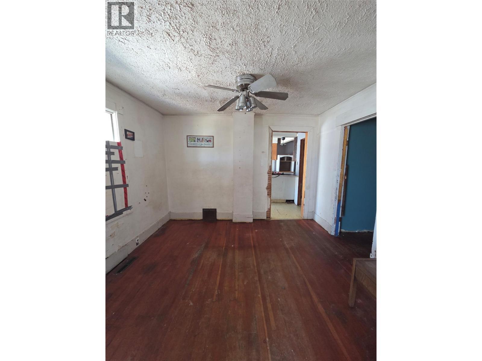 304 Mcanally Street, Trail, BC - Indoor Photo Showing Other Room