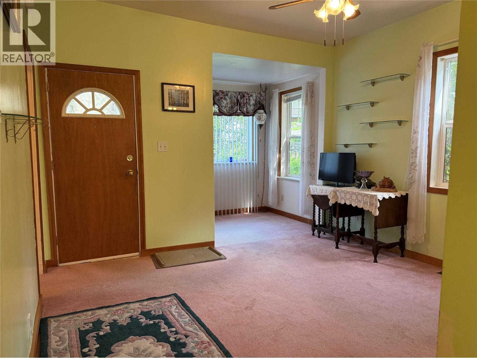 913 Sixth Street, Nelson, BC - Indoor Photo Showing Other Room