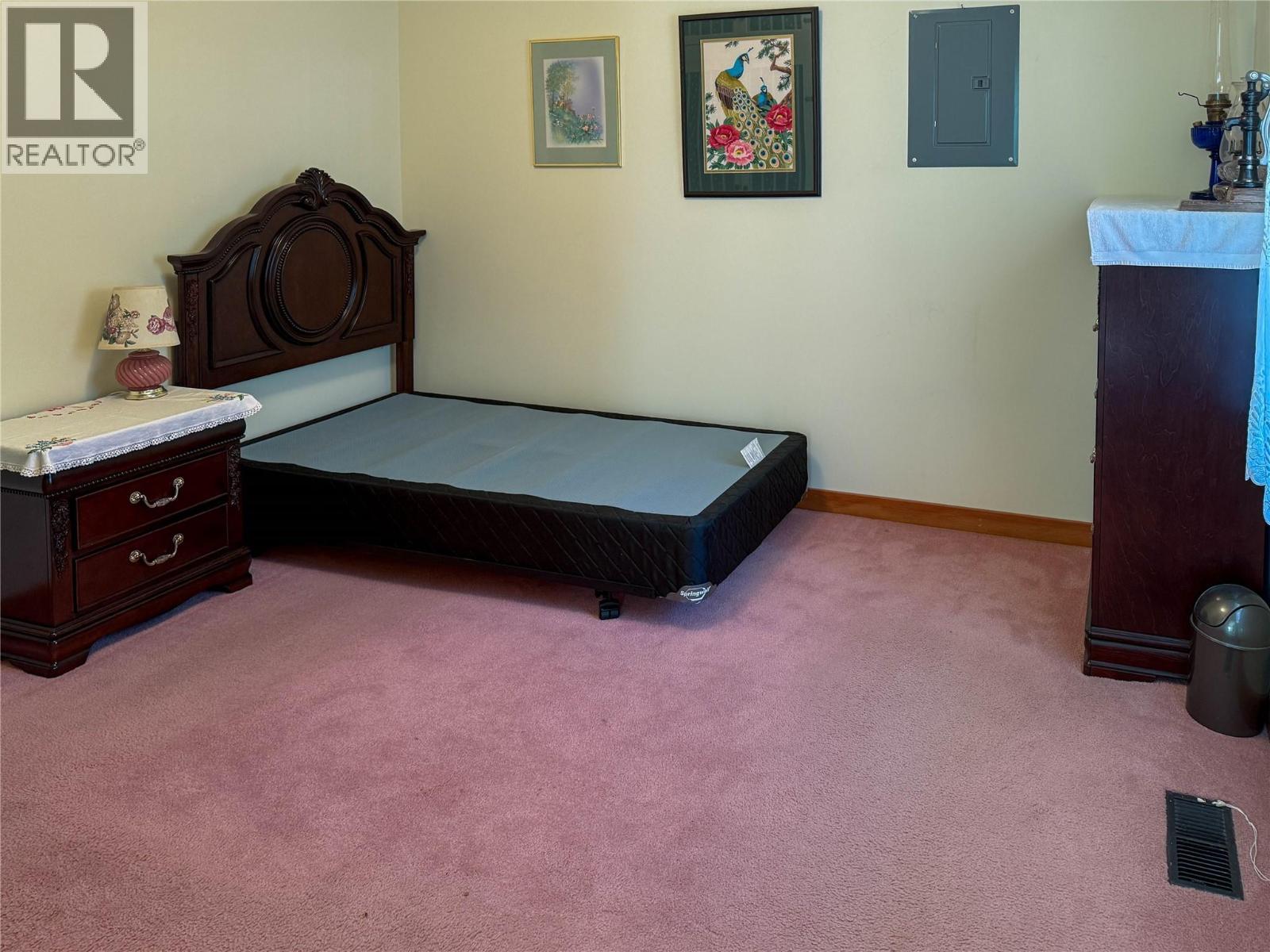 913 Sixth Street, Nelson, BC - Indoor