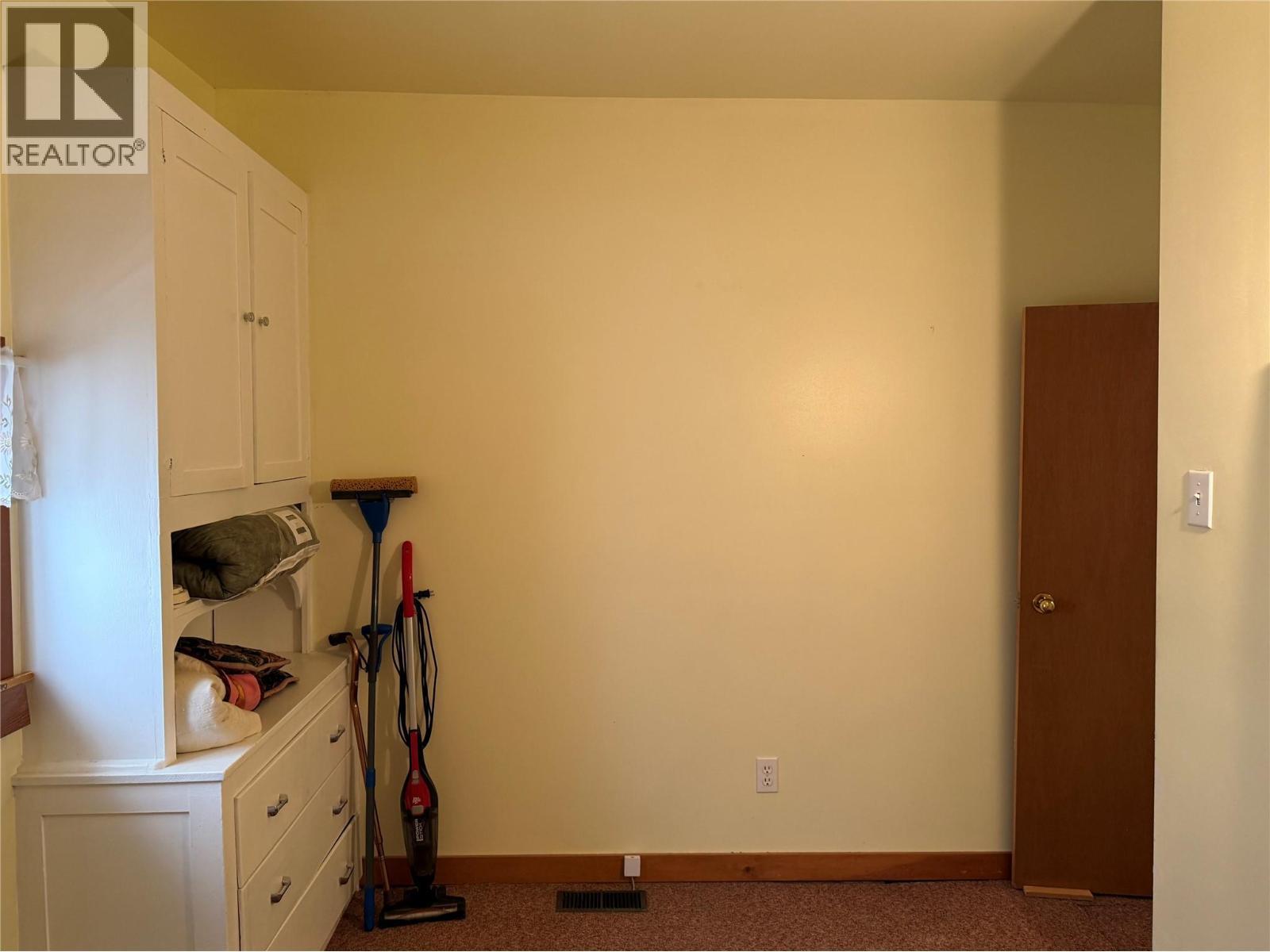 913 Sixth Street, Nelson, BC - Indoor Photo Showing Other Room