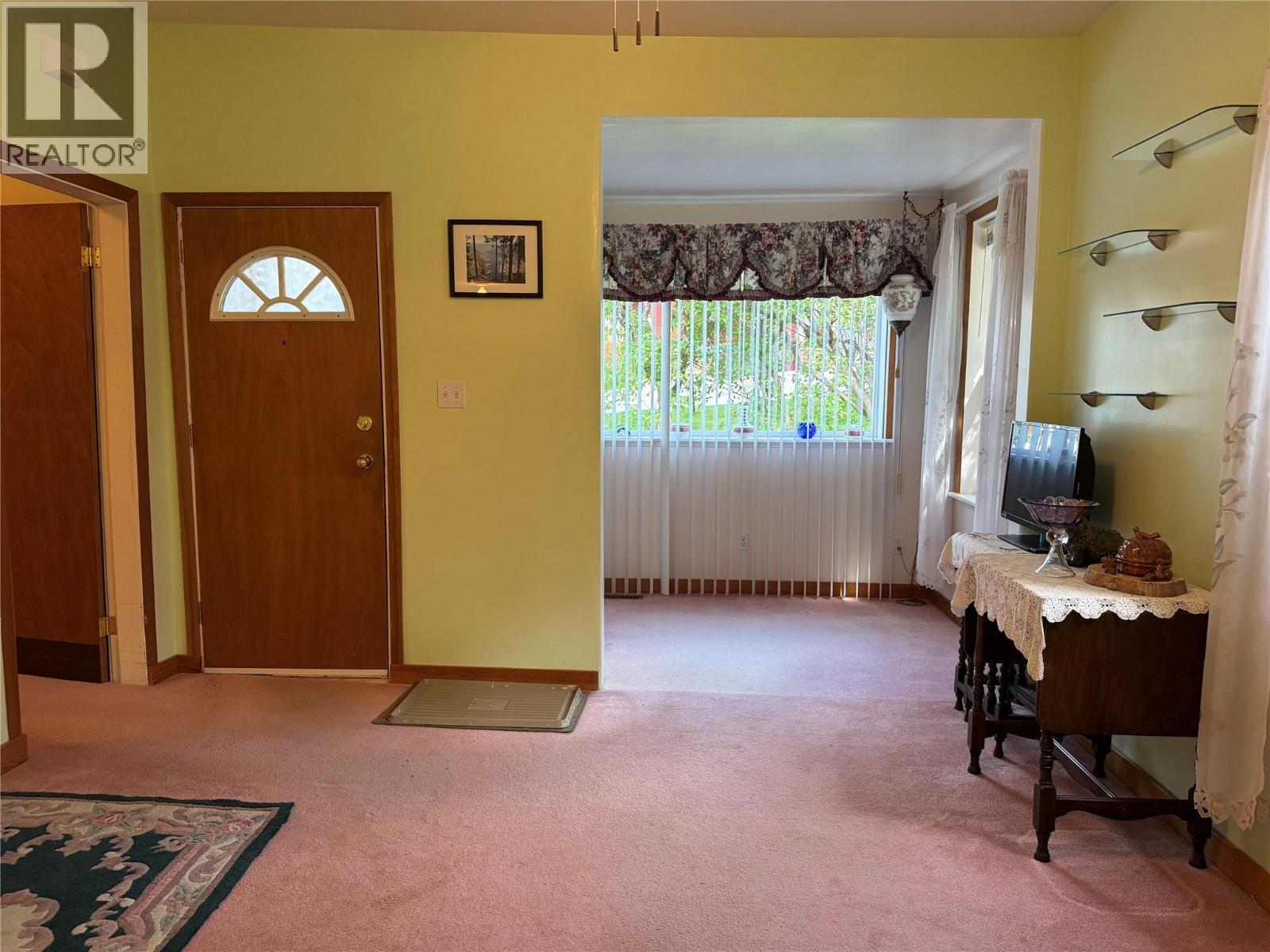 913 Sixth Street, Nelson, BC - Indoor Photo Showing Other Room