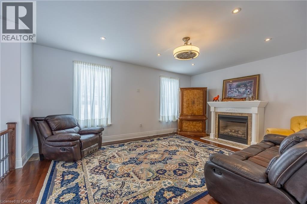 514 Fishers Glen Road, Vittoria, ON - Indoor Photo Showing Living Room With Fireplace