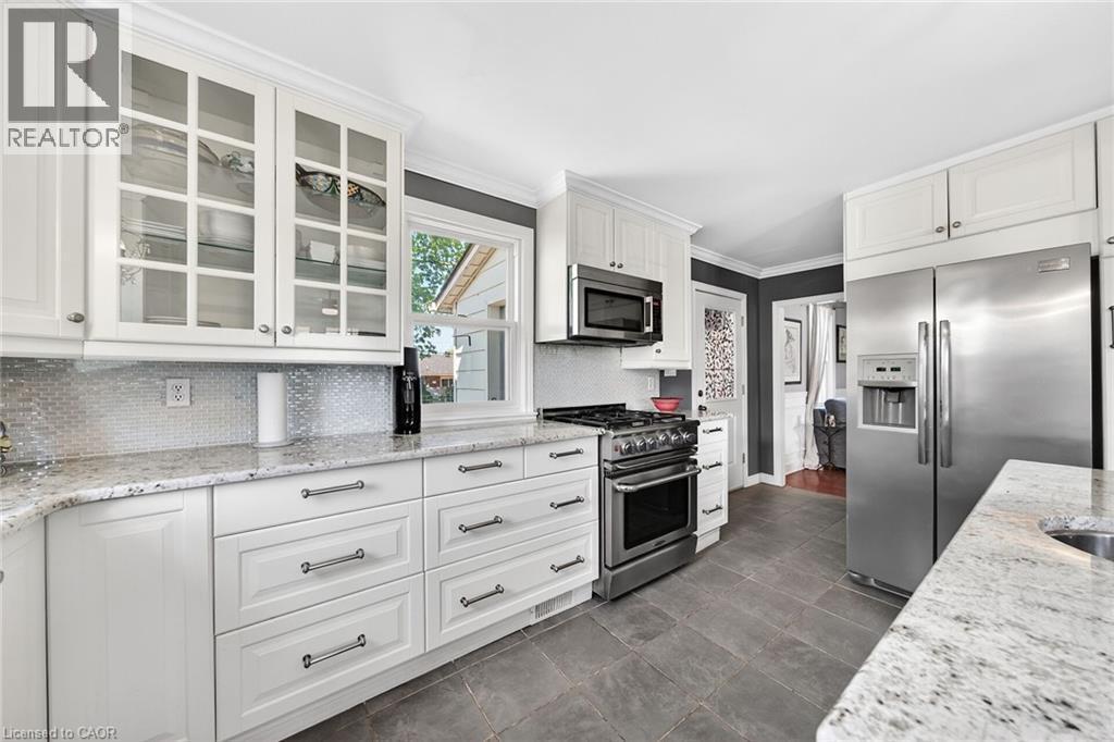 439 Murray Street, Grimsby, ON - Indoor Photo Showing Kitchen With Upgraded Kitchen