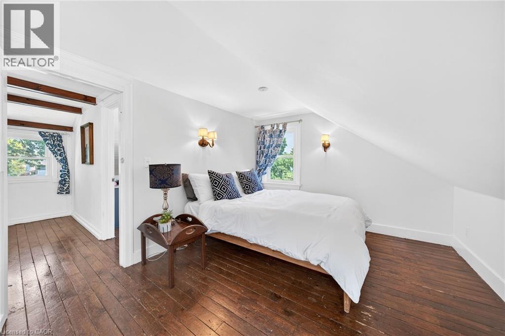 439 Murray Street, Grimsby, ON - Indoor Photo Showing Bedroom