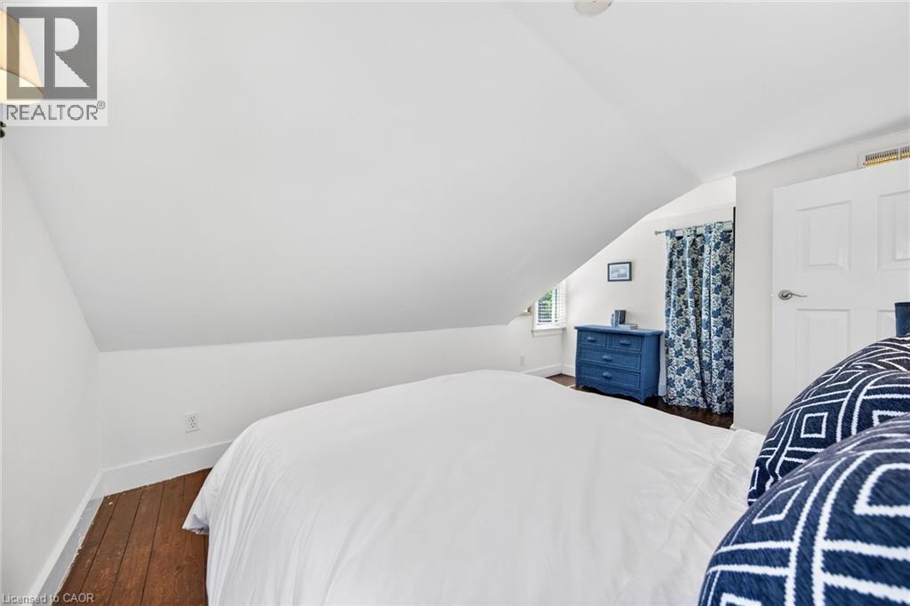 439 Murray Street, Grimsby, ON - Indoor Photo Showing Bedroom