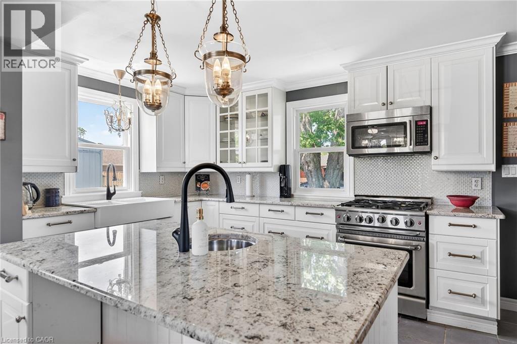 439 Murray Street, Grimsby, ON - Indoor Photo Showing Kitchen With Upgraded Kitchen