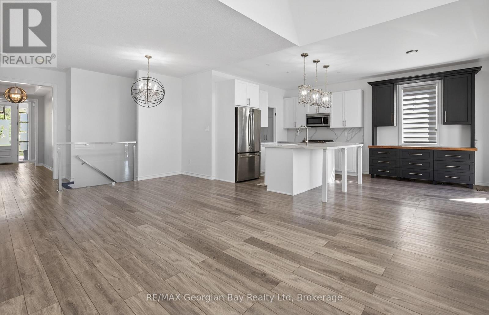 615 Bayport Boulevard, Midland, ON - Indoor Photo Showing Kitchen With Upgraded Kitchen