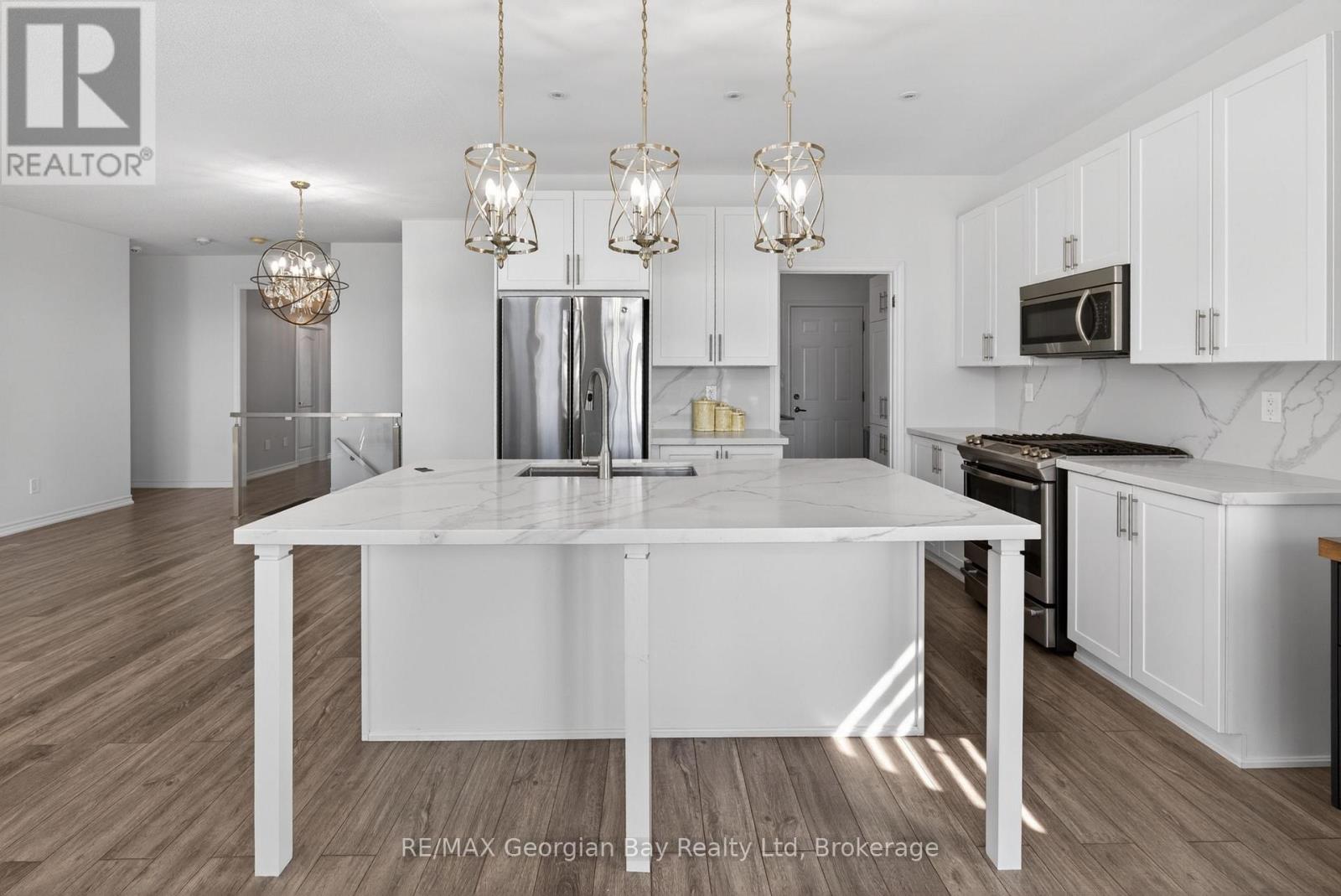 615 Bayport Boulevard, Midland, ON - Indoor Photo Showing Kitchen With Upgraded Kitchen