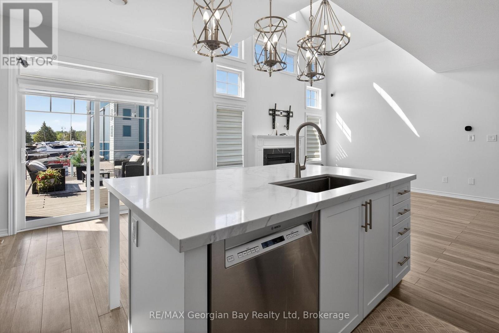 615 Bayport Boulevard, Midland, ON - Indoor Photo Showing Kitchen With Upgraded Kitchen