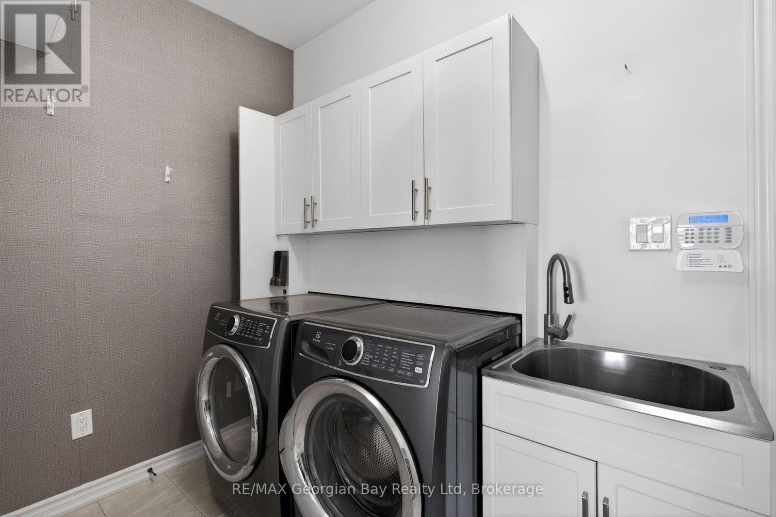 615 Bayport Boulevard, Midland, ON - Indoor Photo Showing Laundry Room