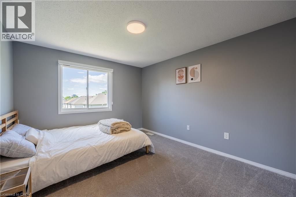 423 Veronica Drive, Kitchener, ON - Indoor Photo Showing Bedroom