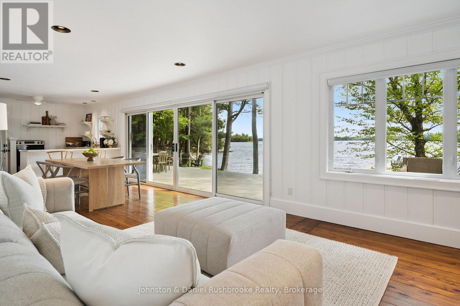 2 - 1032 Island Park Road, Muskoka Lakes (Medora), ON - Indoor Photo Showing Living Room