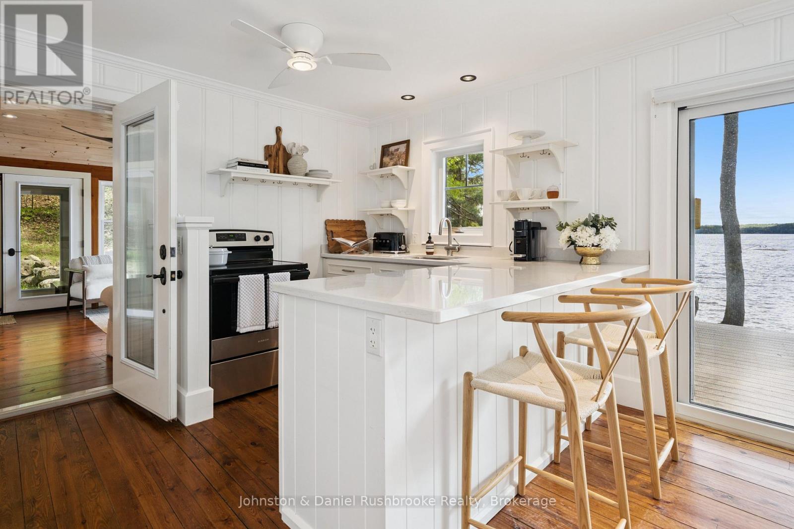 2 - 1032 Island Park Road, Muskoka Lakes (Medora), ON - Indoor Photo Showing Kitchen