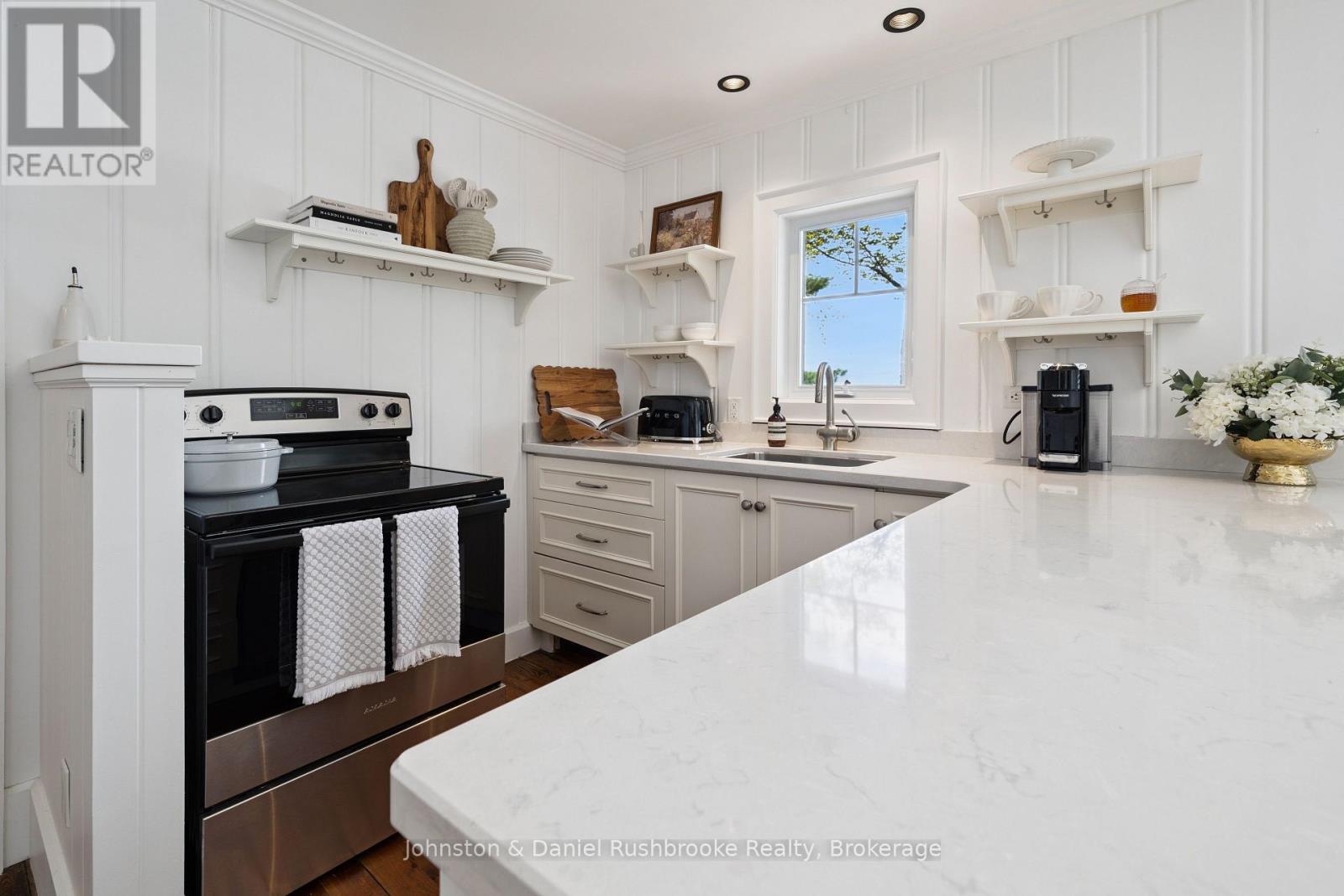 2 - 1032 Island Park Road, Muskoka Lakes (Medora), ON - Indoor Photo Showing Kitchen