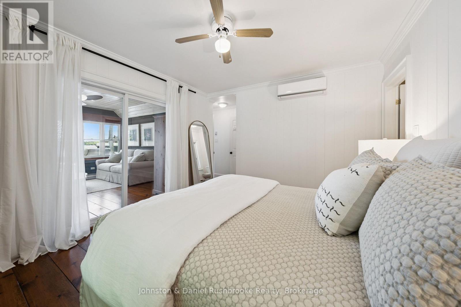 2 - 1032 Island Park Road, Muskoka Lakes (Medora), ON - Indoor Photo Showing Bedroom