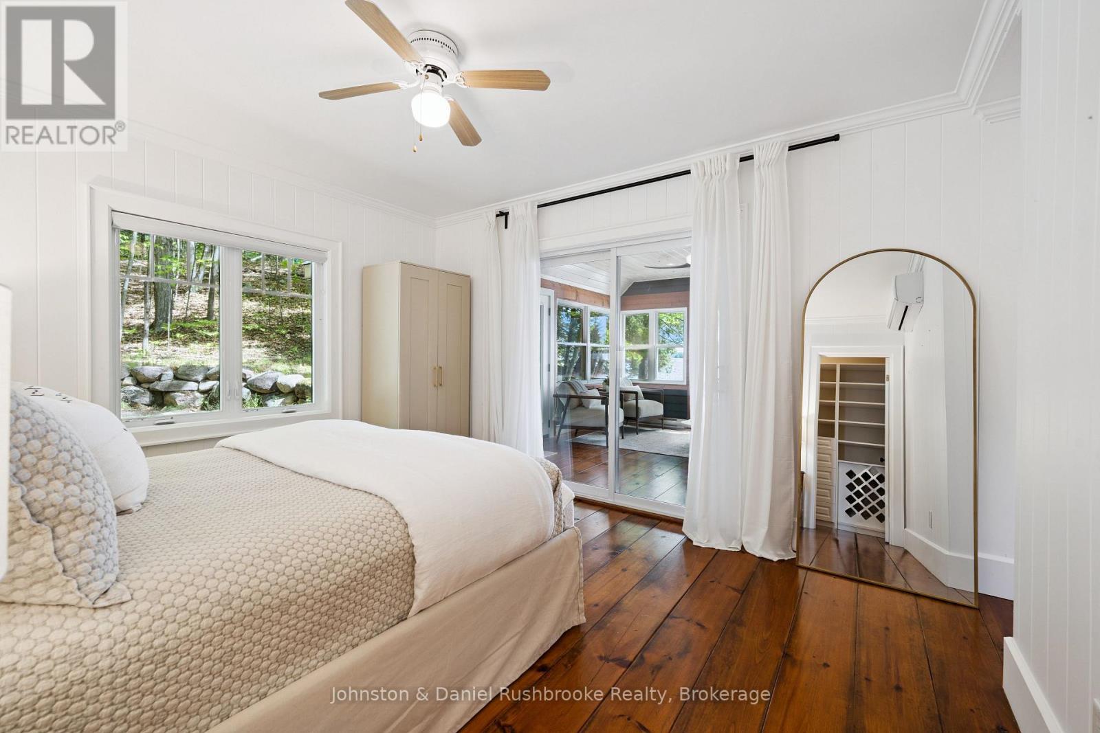 2 - 1032 Island Park Road, Muskoka Lakes (Medora), ON - Indoor Photo Showing Bedroom