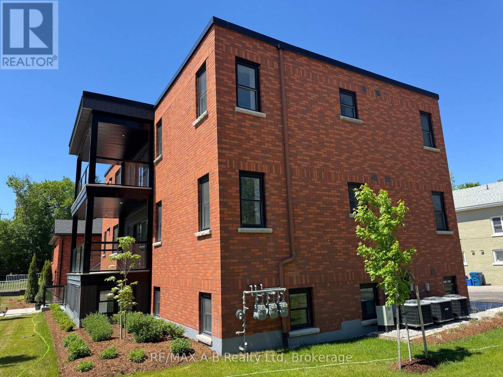 1 - 74A Church Street, Stratford, ON