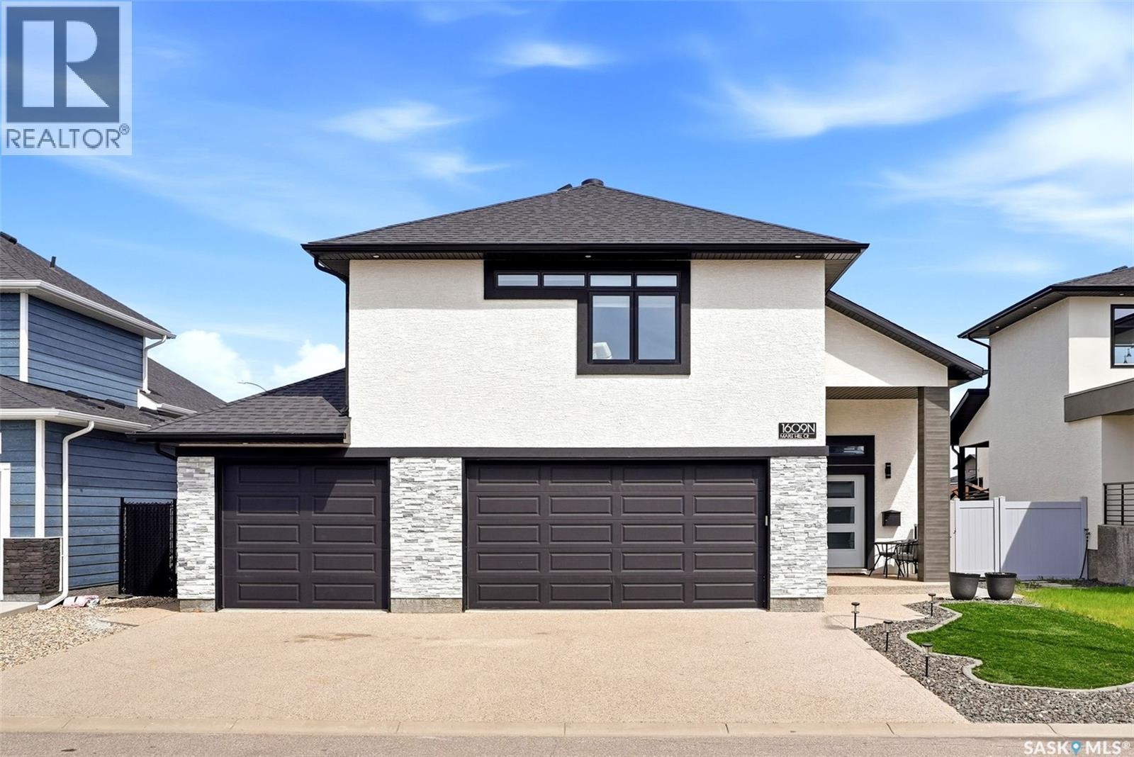 1609 Maple Hill Crescent N, Regina, SK - Outdoor