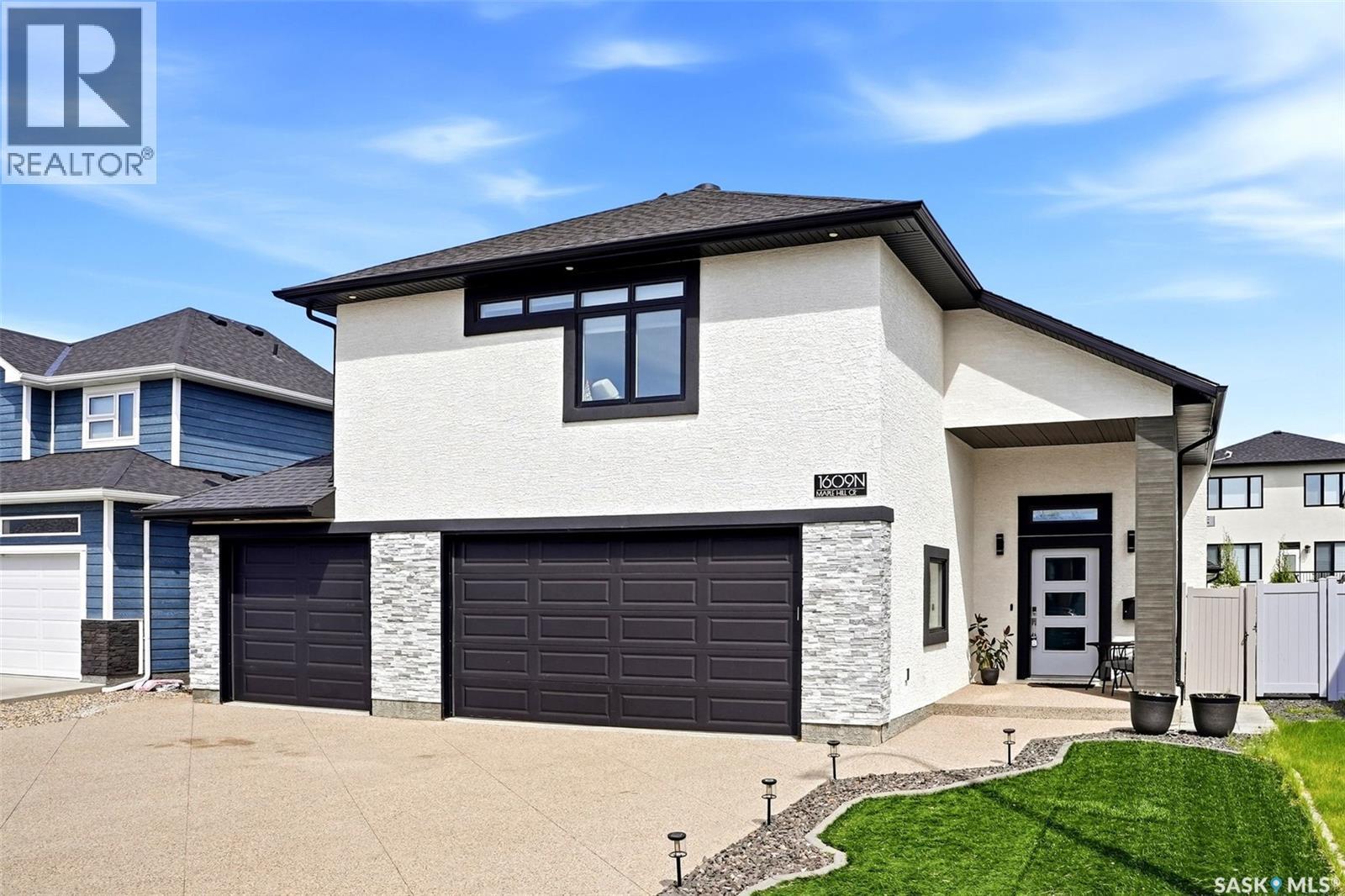 1609 Maple Hill Crescent N, Regina, SK - Outdoor