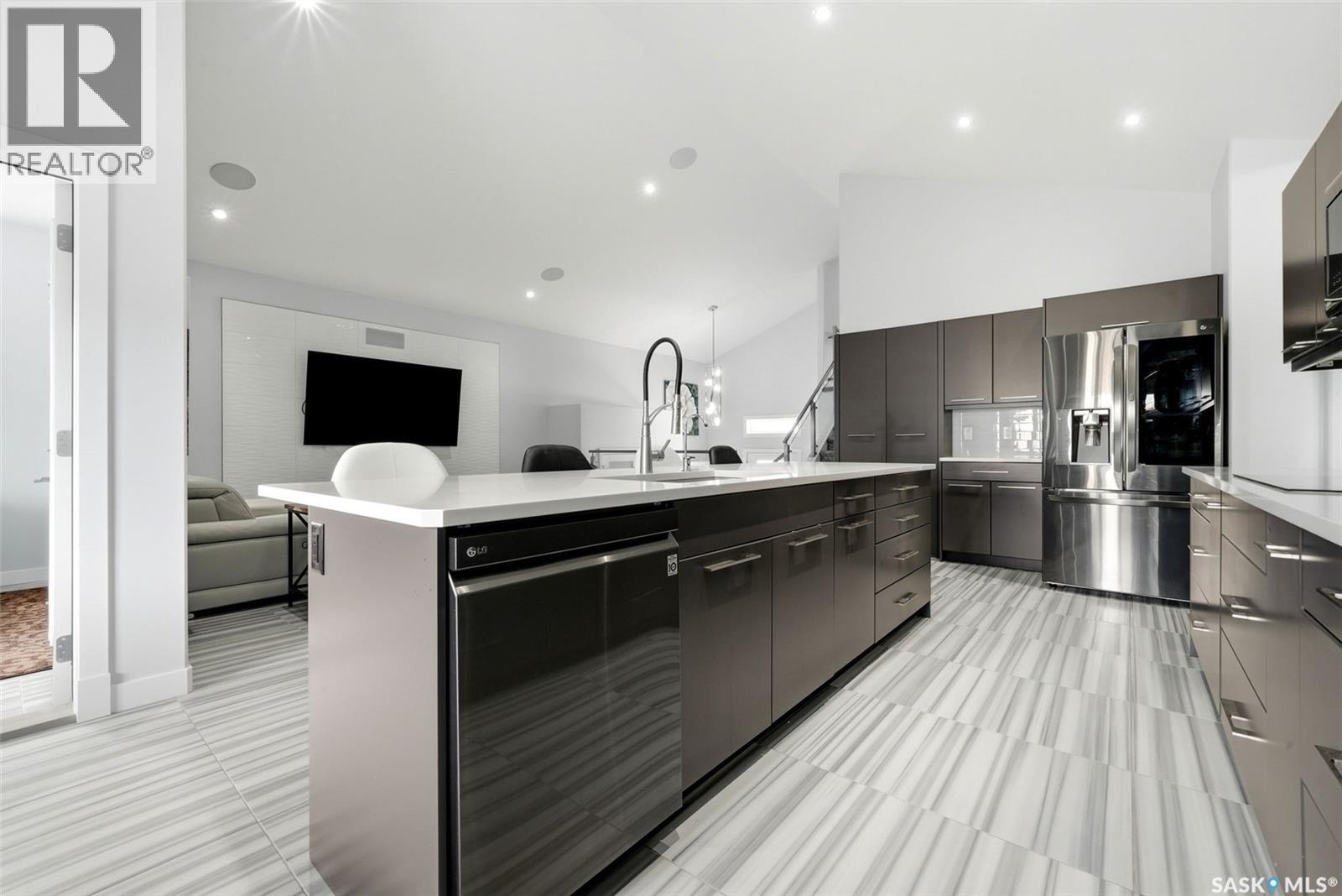 1609 Maple Hill Crescent N, Regina, SK - Indoor Photo Showing Kitchen