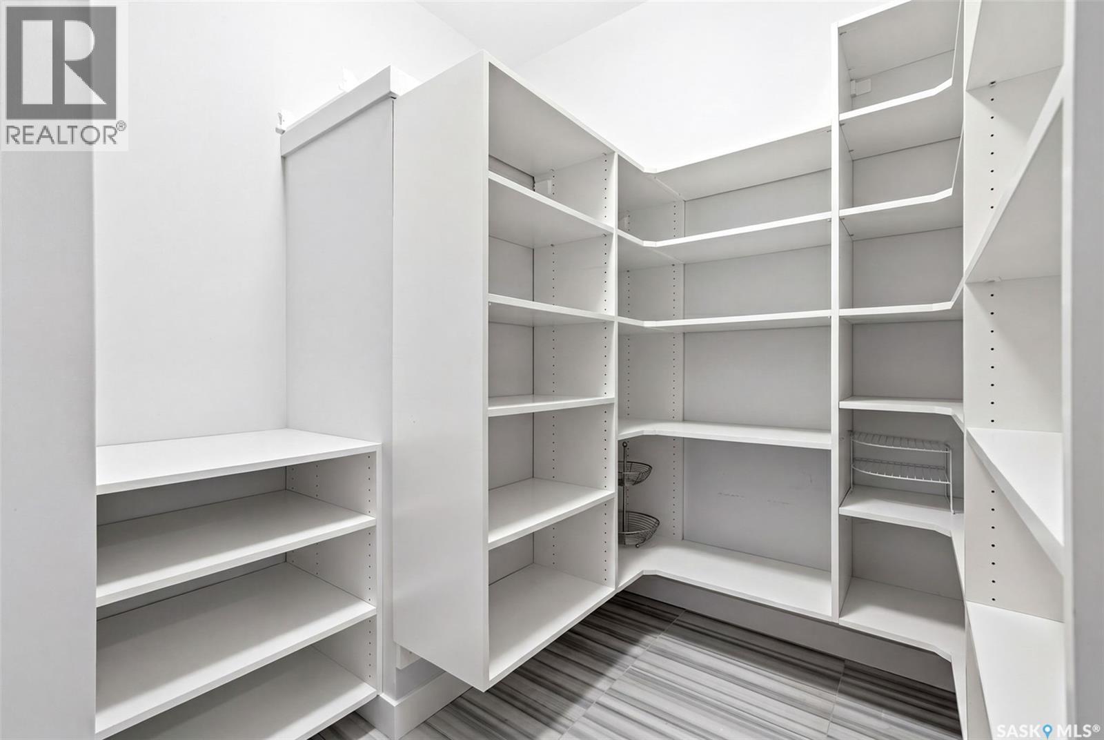 1609 Maple Hill Crescent N, Regina, SK - Indoor With Storage