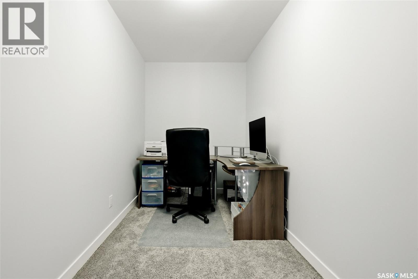 1609 Maple Hill Crescent N, Regina, SK - Indoor Photo Showing Office