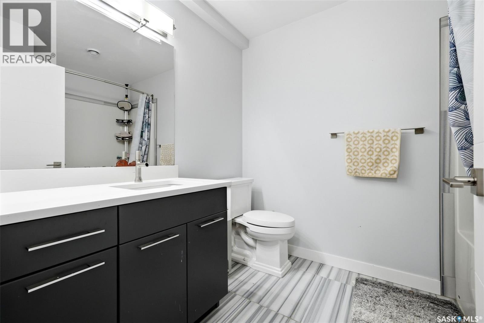 1609 Maple Hill Crescent N, Regina, SK - Indoor Photo Showing Bathroom