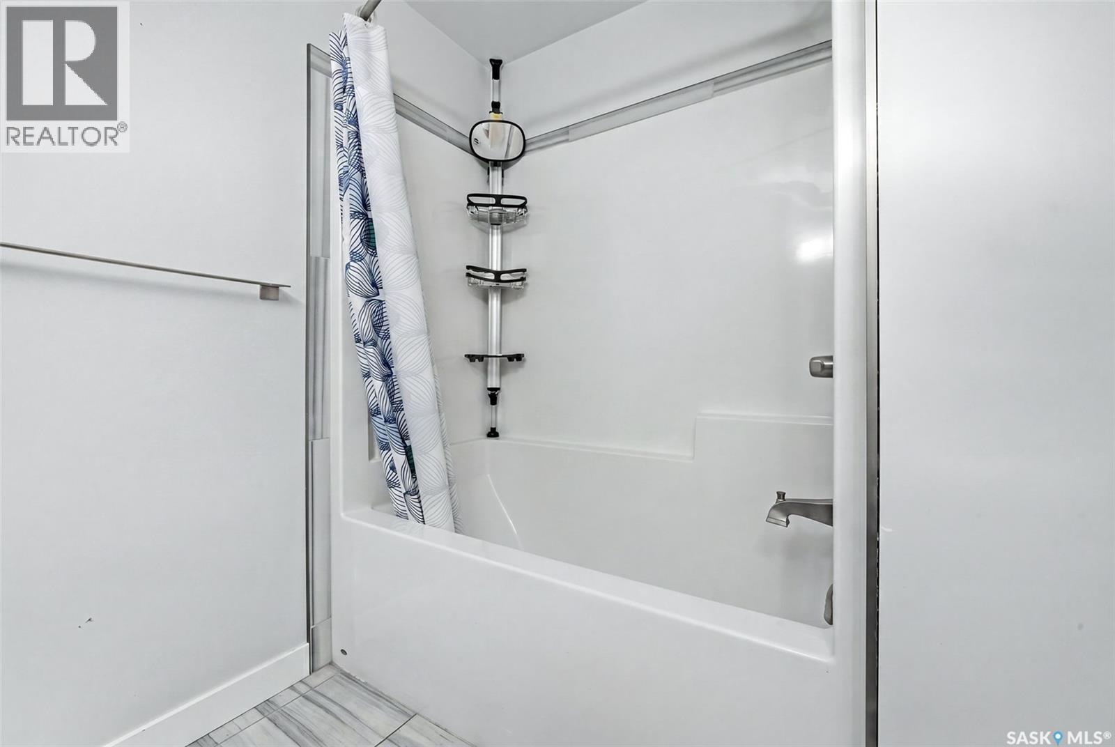 1609 Maple Hill Crescent N, Regina, SK - Indoor Photo Showing Bathroom
