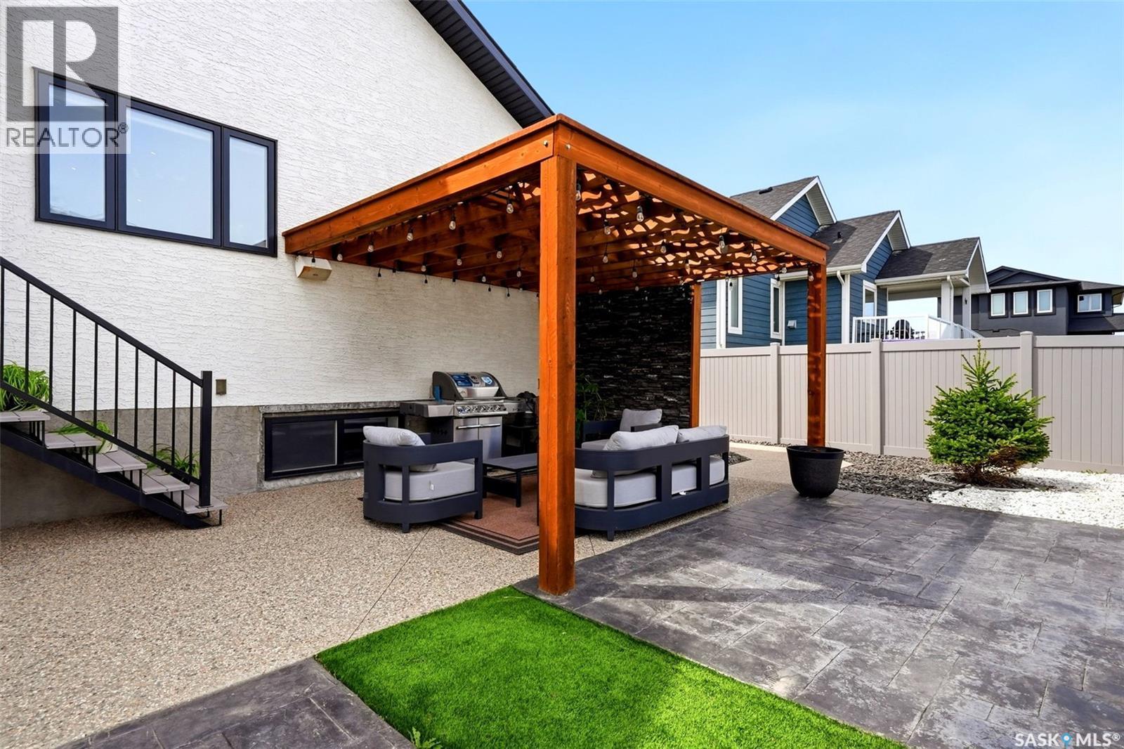 1609 Maple Hill Crescent N, Regina, SK - Outdoor With Exterior