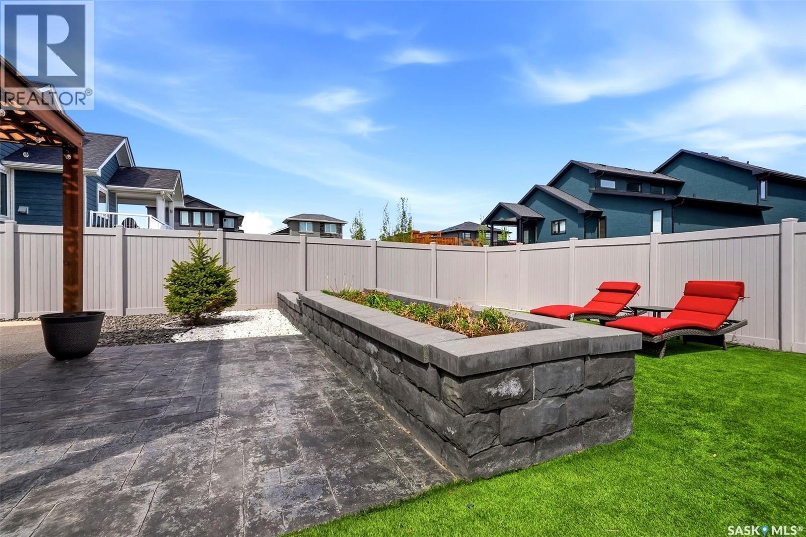 1609 Maple Hill Crescent N, Regina, SK - Outdoor