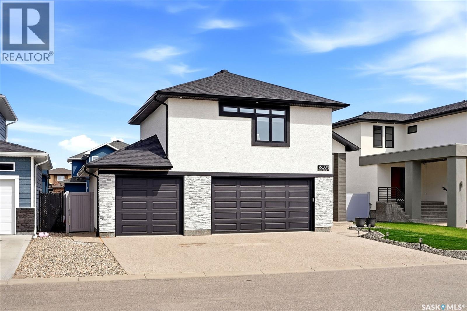 1609 Maple Hill Crescent N, Regina, SK - Outdoor