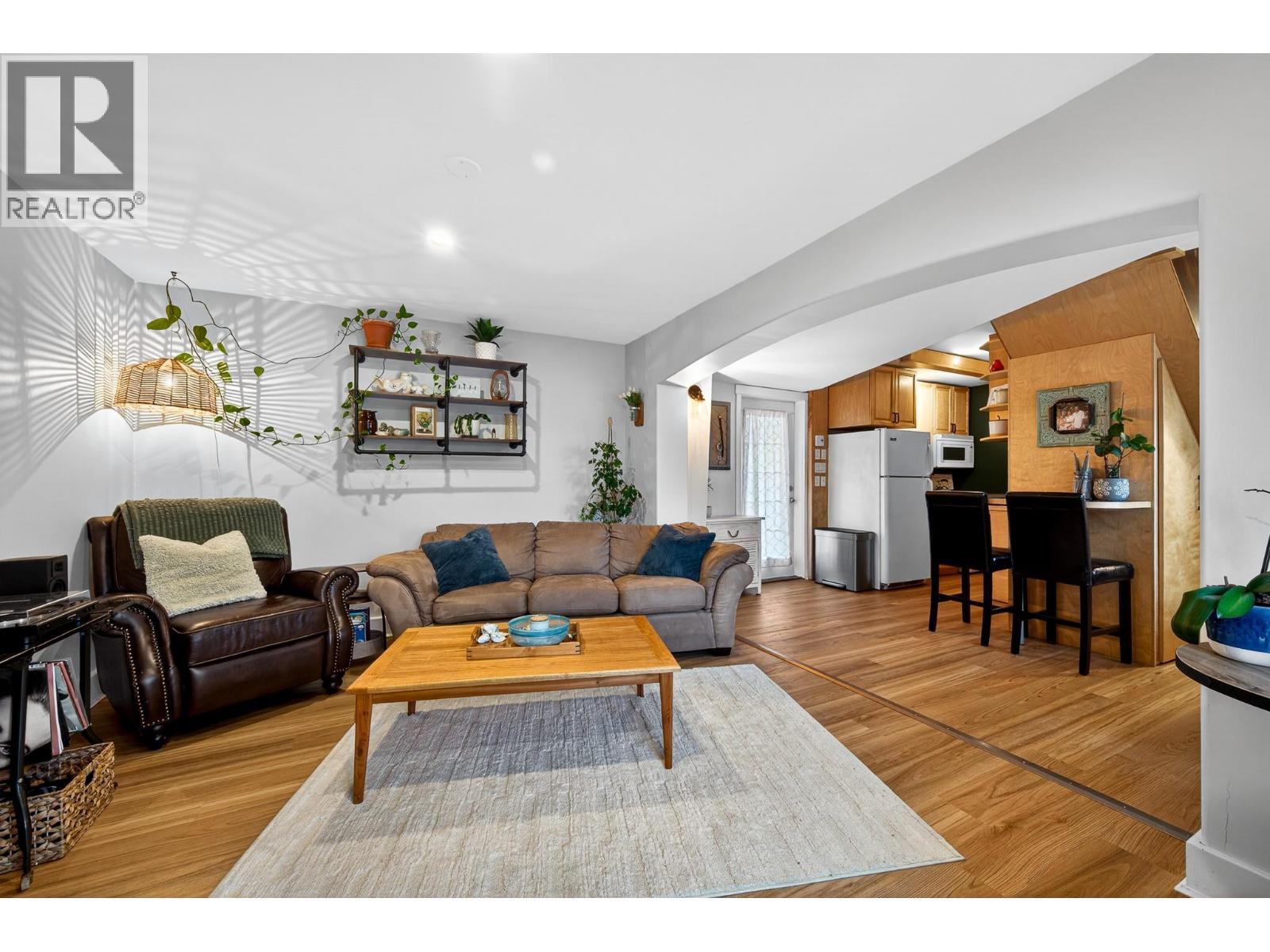 870 Mcqueen Drive Unit# 114, Kamloops, BC - Indoor Photo Showing Living Room