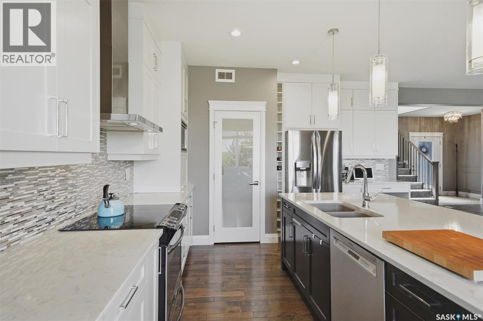 719 Salloum Crescent, Saskatoon, SK - Indoor Photo Showing Kitchen With Stainless Steel Kitchen With Double Sink With Upgraded Kitchen