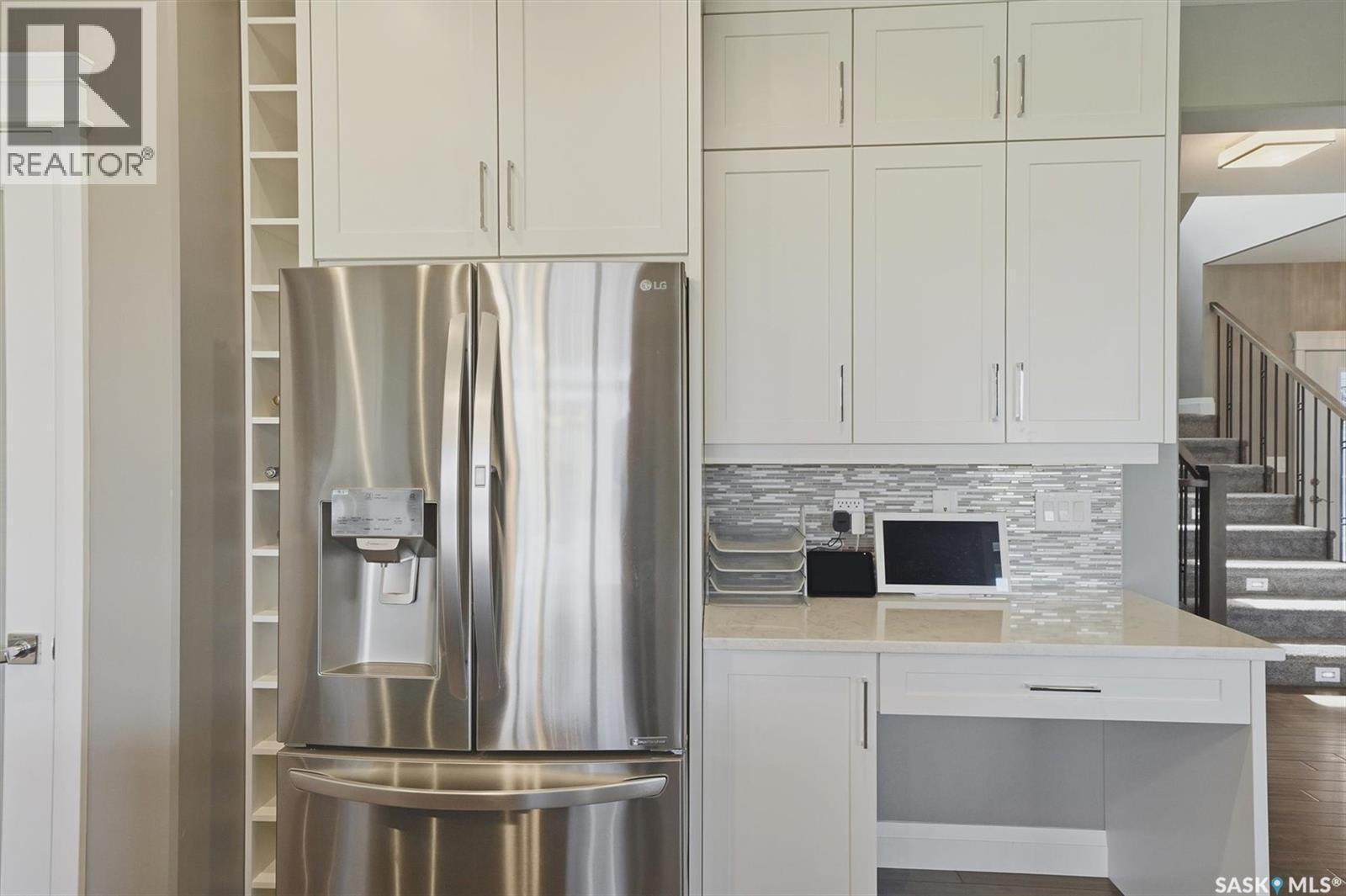 719 Salloum Crescent, Saskatoon, SK - Indoor Photo Showing Kitchen With Stainless Steel Kitchen