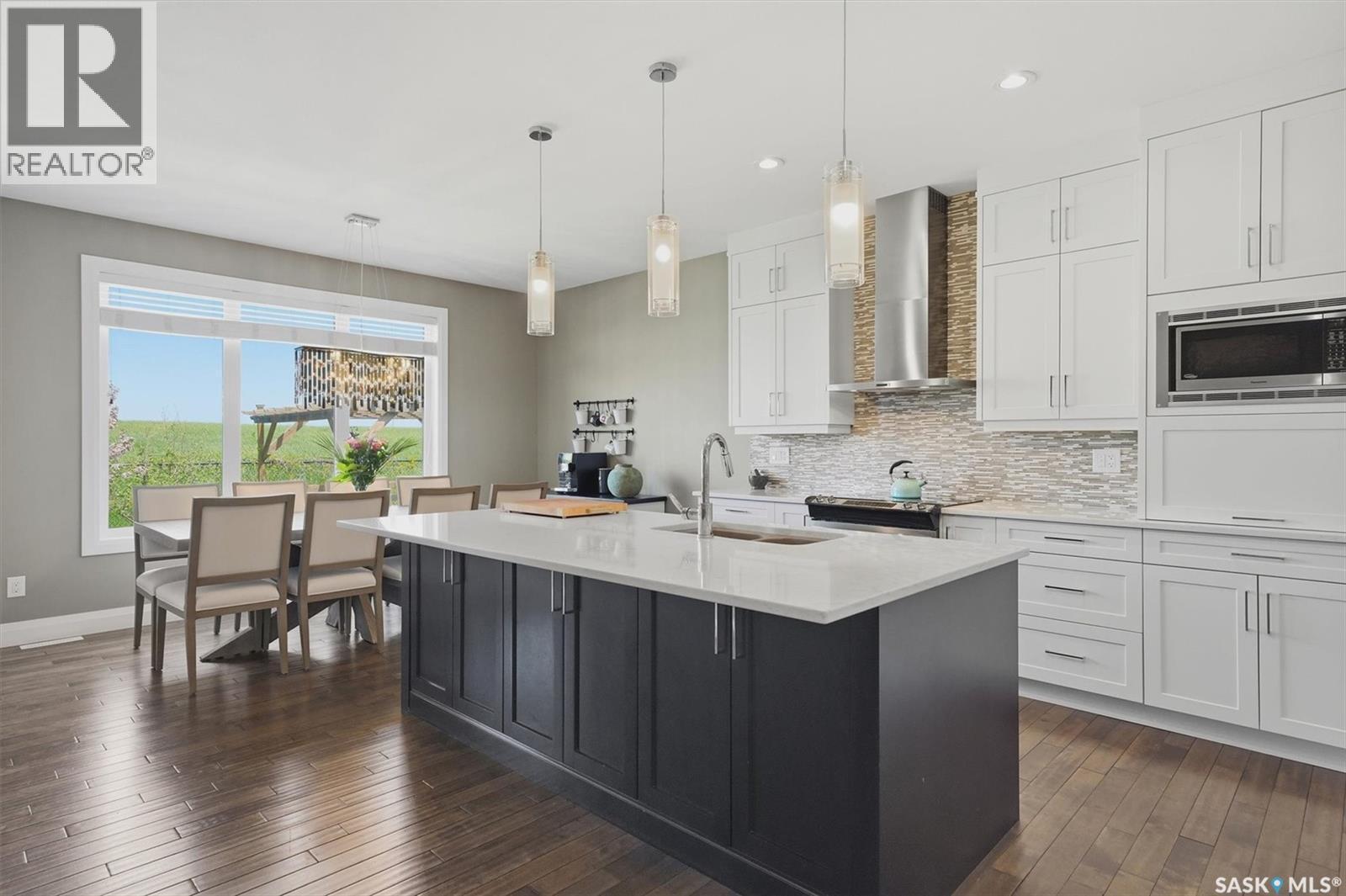 719 Salloum Crescent, Saskatoon, SK - Indoor Photo Showing Kitchen With Upgraded Kitchen