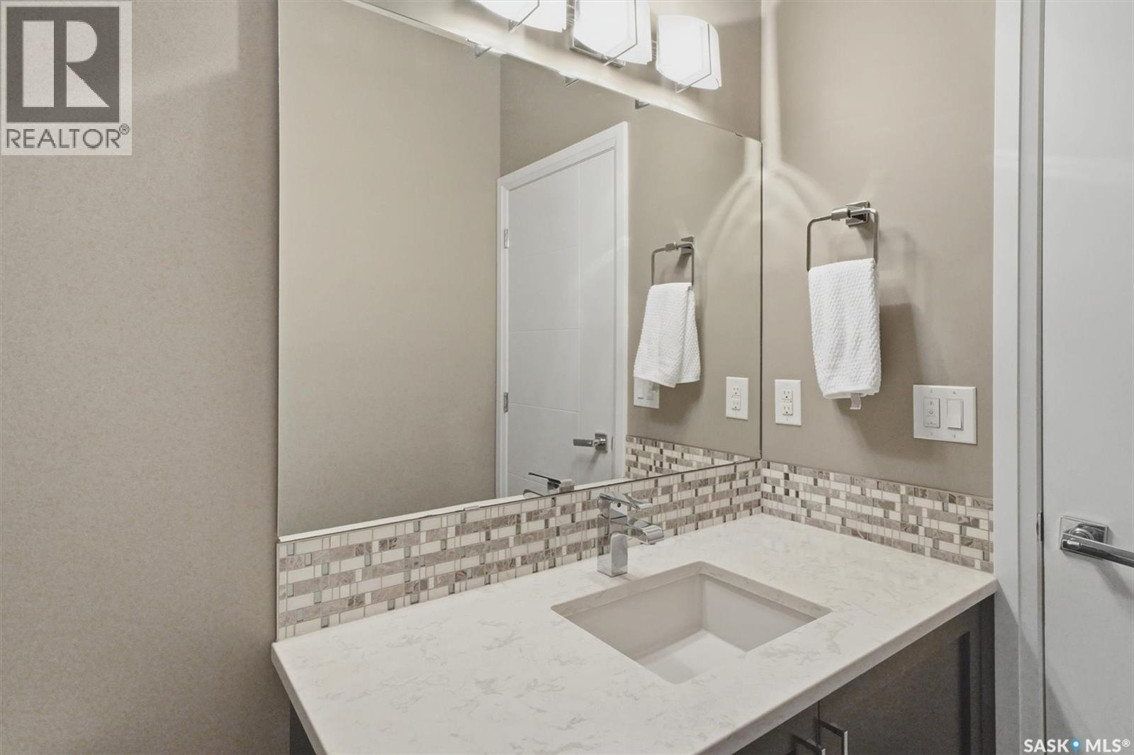 719 Salloum Crescent, Saskatoon, SK - Indoor Photo Showing Bathroom