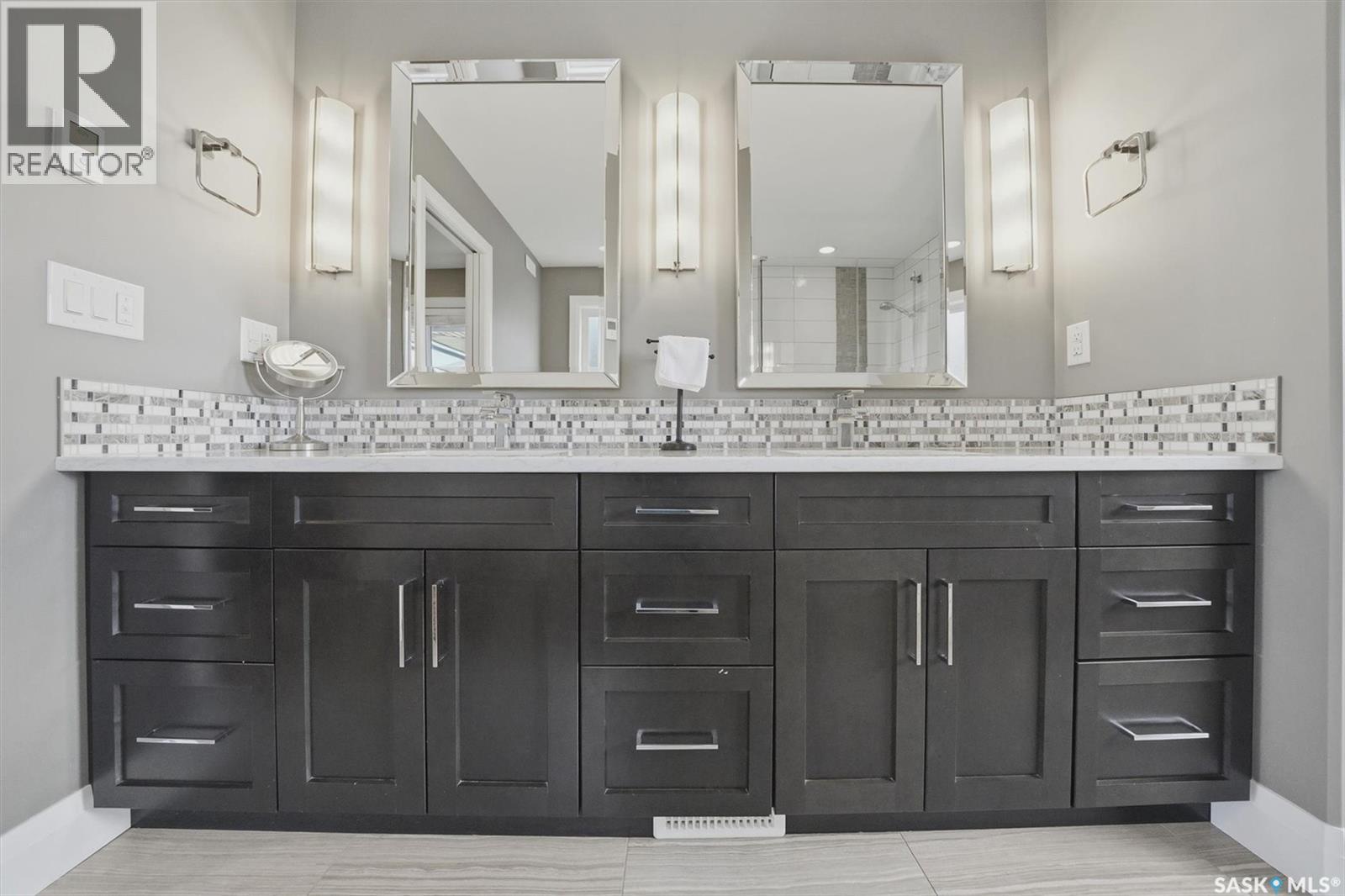 719 Salloum Crescent, Saskatoon, SK - Indoor Photo Showing Bathroom