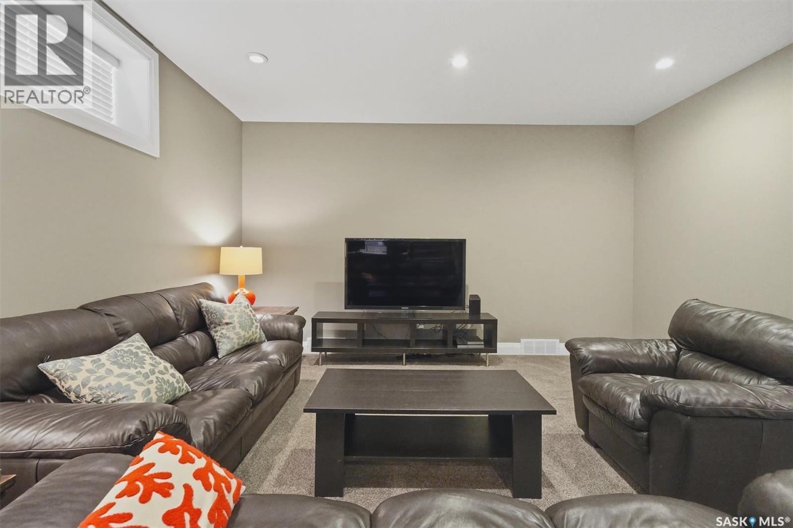 719 Salloum Crescent, Saskatoon, SK - Indoor Photo Showing Living Room