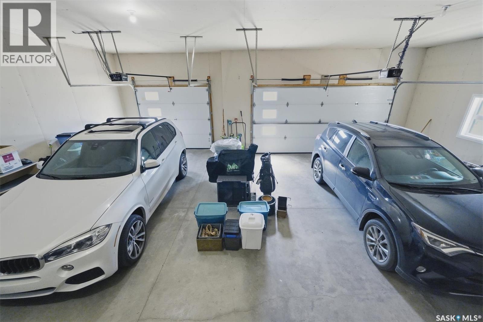 719 Salloum Crescent, Saskatoon, SK - Indoor Photo Showing Garage
