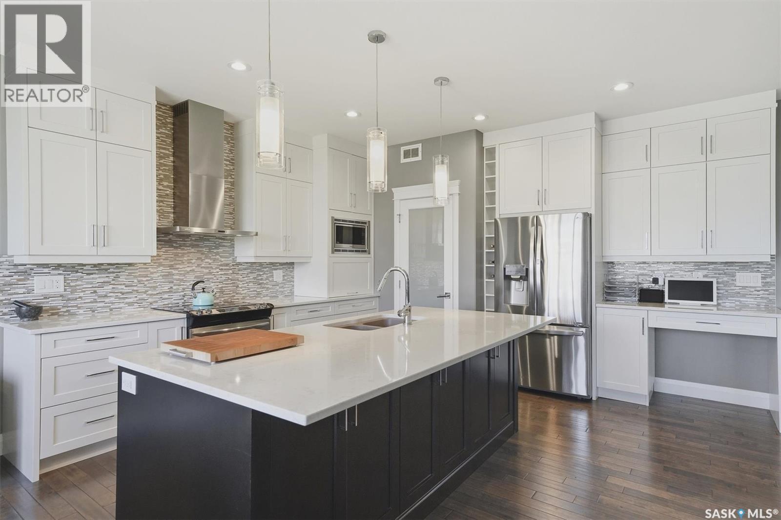 719 Salloum Crescent, Saskatoon, SK - Indoor Photo Showing Kitchen With Stainless Steel Kitchen With Double Sink With Upgraded Kitchen