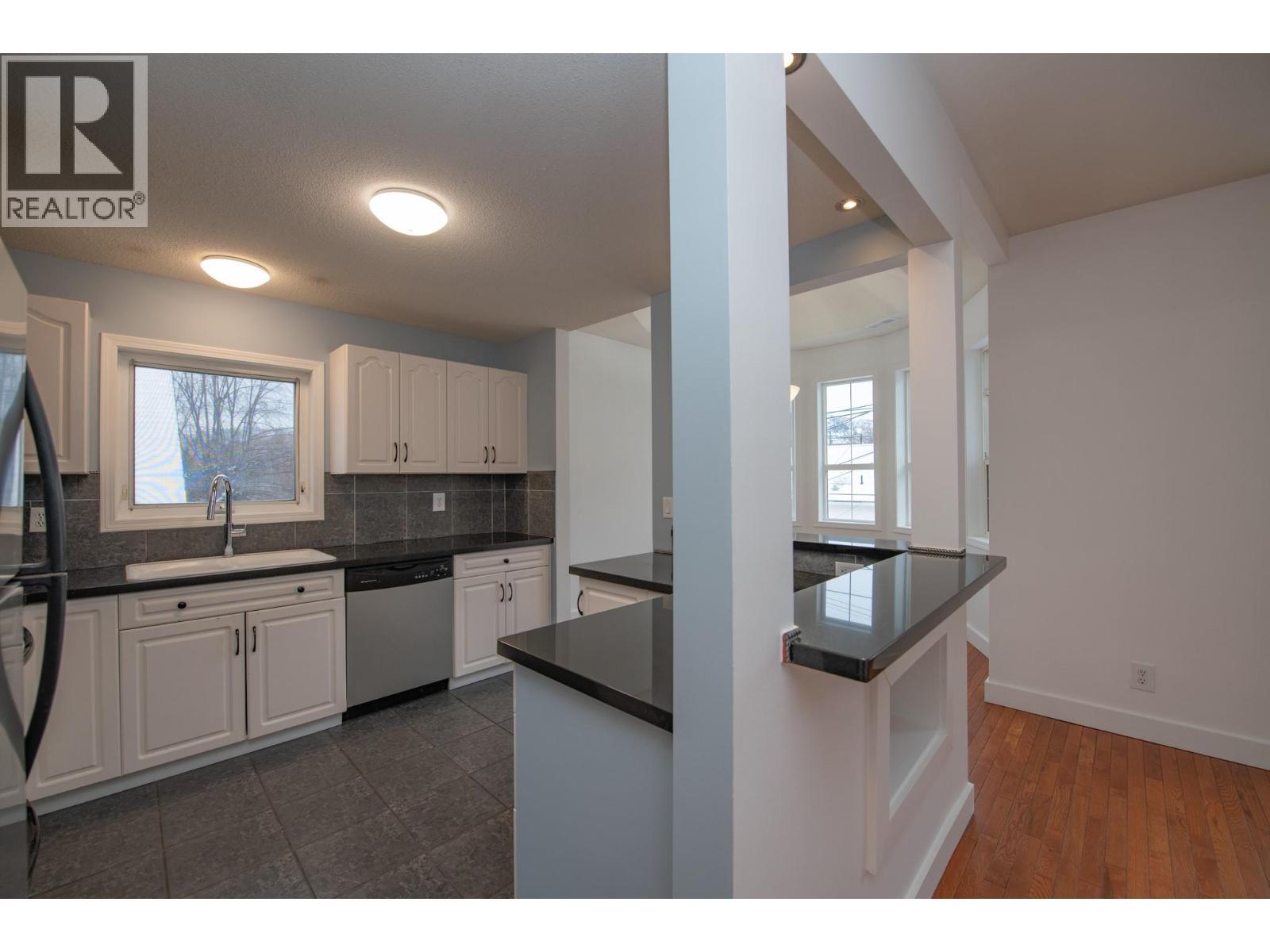 3414A 28Th Avenue Unit# 2, Vernon, BC - Indoor Photo Showing Kitchen
