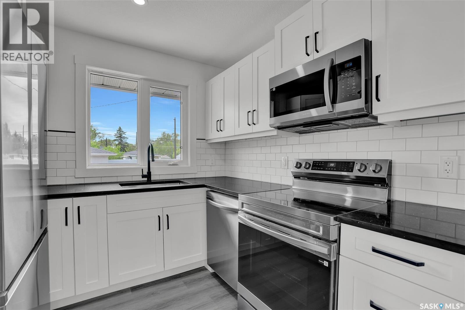 654 Aberdeen Crescent, Regina, SK - Indoor Photo Showing Kitchen