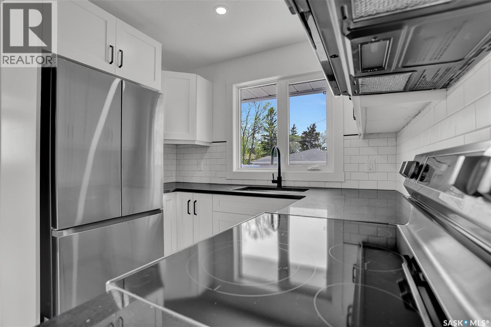654 Aberdeen Crescent, Regina, SK - Indoor Photo Showing Kitchen