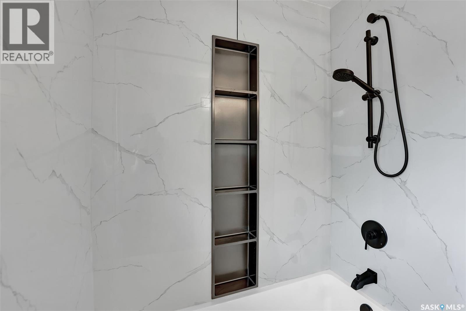654 Aberdeen Crescent, Regina, SK - Indoor Photo Showing Bathroom