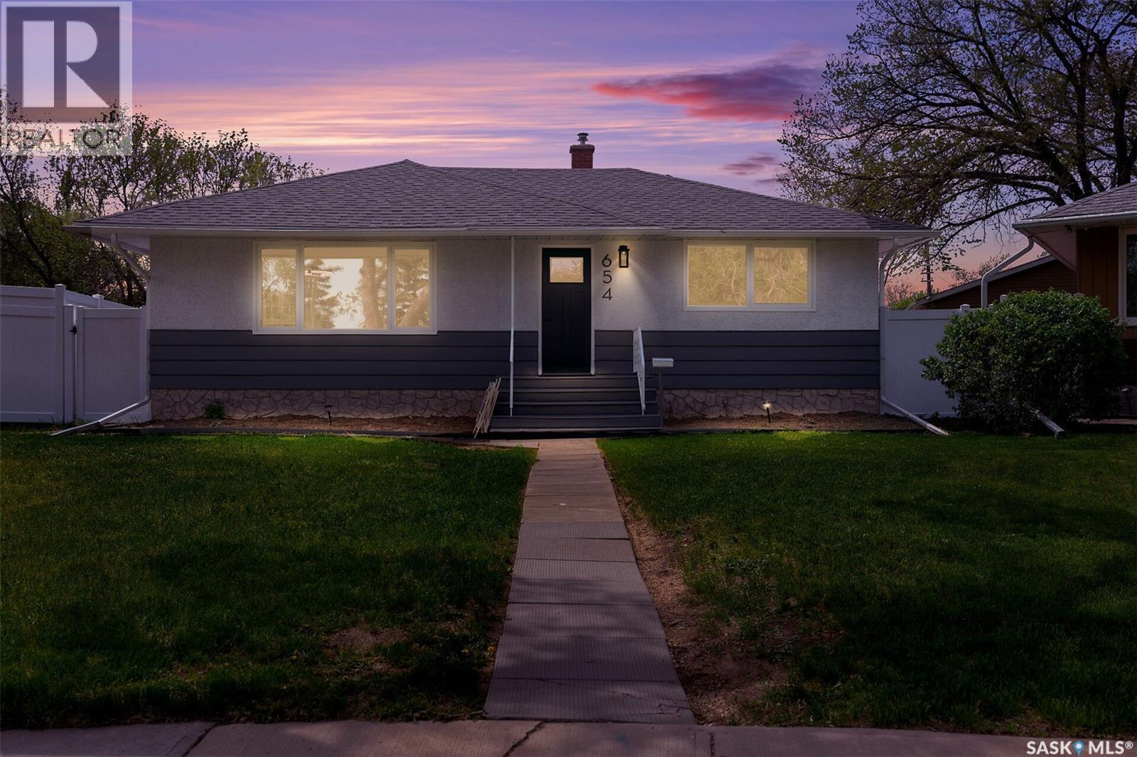 654 Aberdeen Crescent, Regina, SK - Outdoor