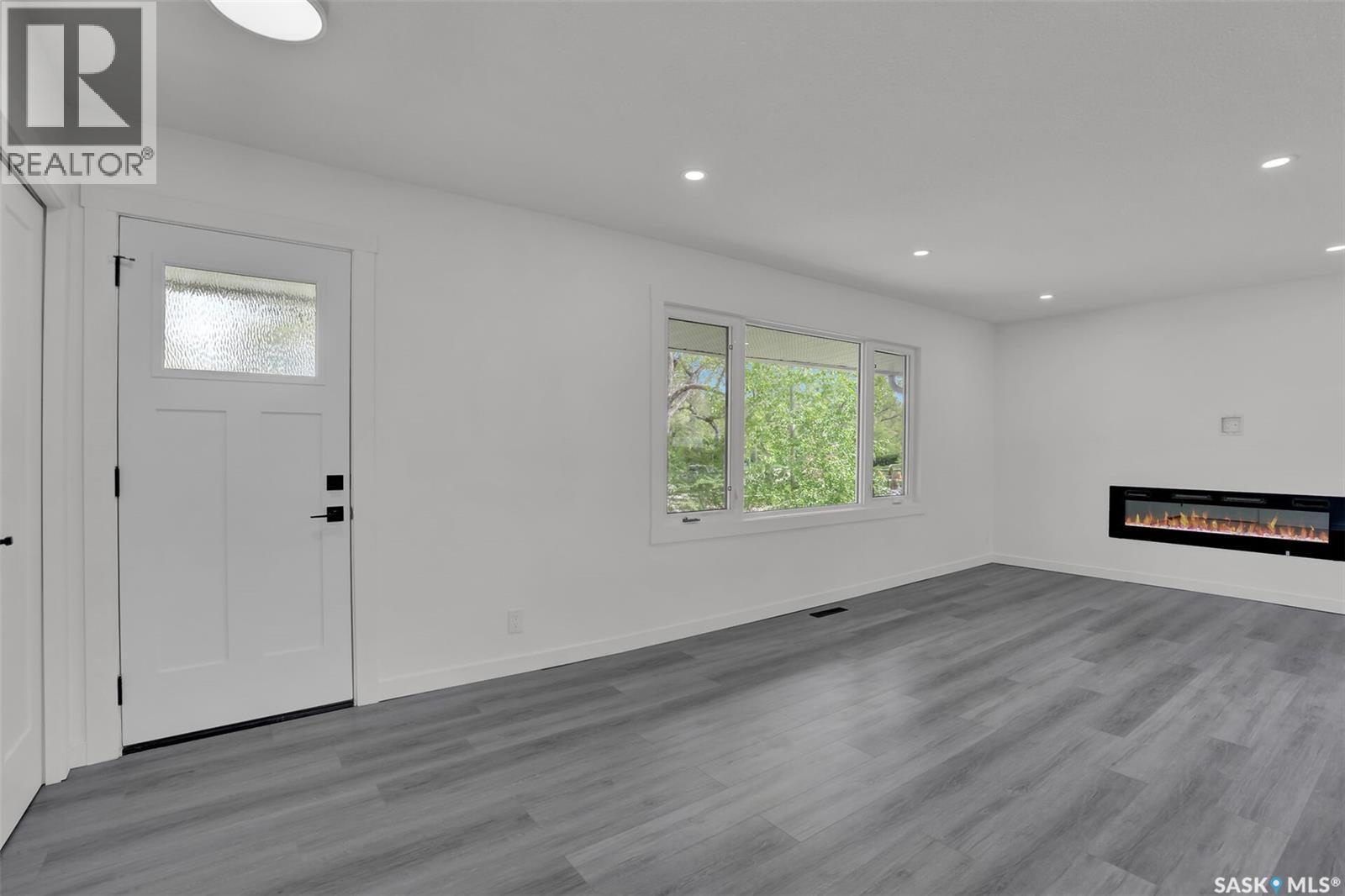 654 Aberdeen Crescent, Regina, SK - Indoor With Fireplace