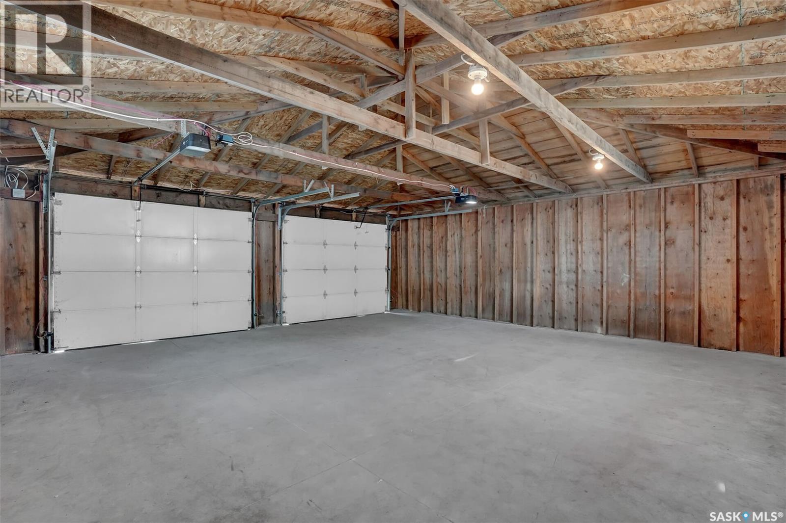 654 Aberdeen Crescent, Regina, SK - Indoor Photo Showing Garage