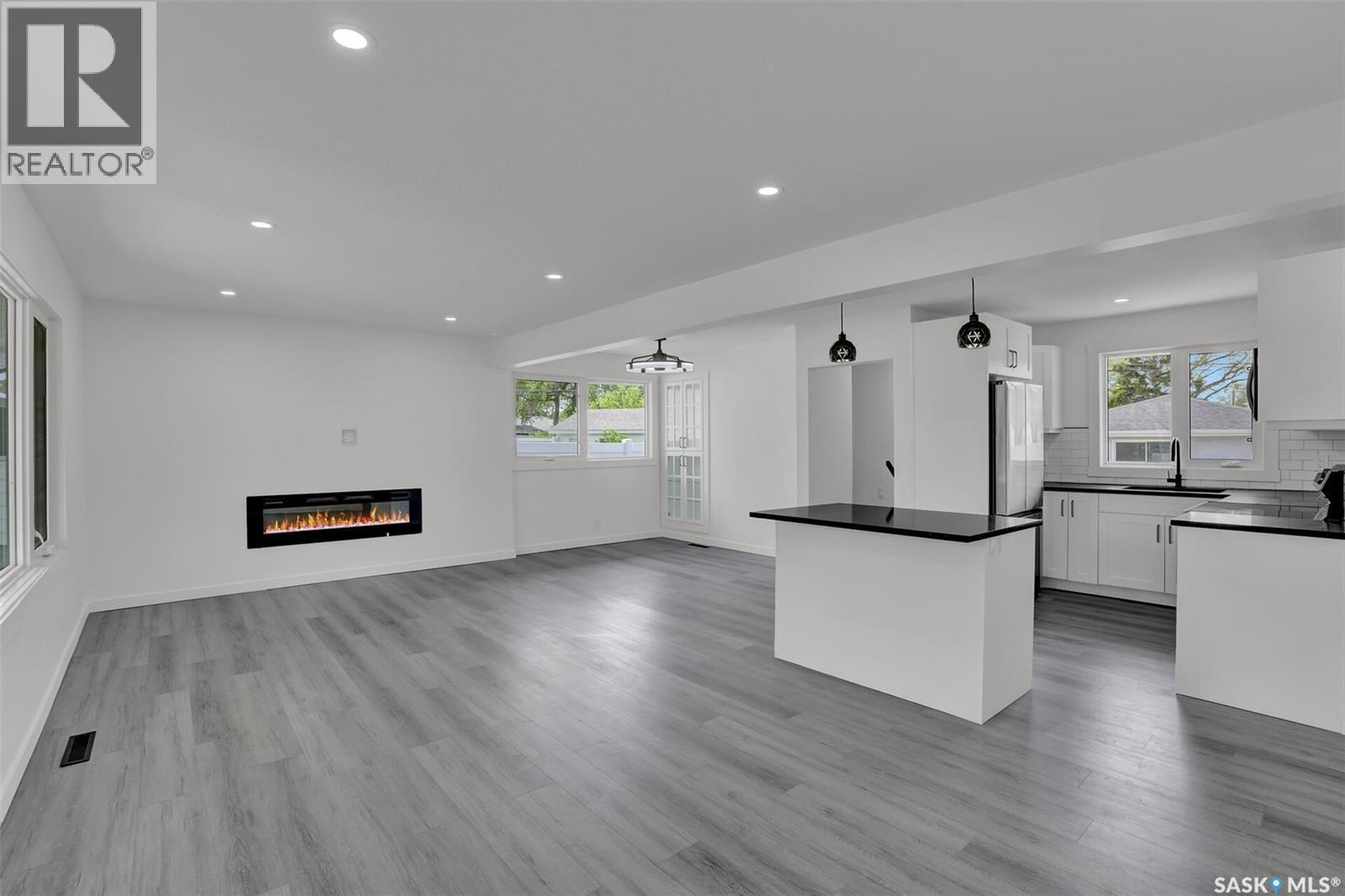654 Aberdeen Crescent, Regina, SK - Indoor With Fireplace